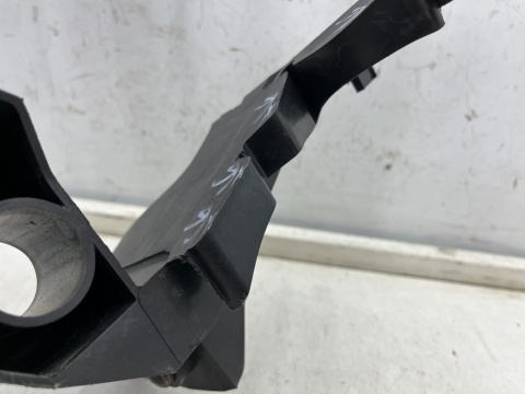 Ślizg Audi A4 B8 07-11r. LEWE przednie mocowanie reflektora okular wspornik pasa pod lampę lewy przód 8k0805607l