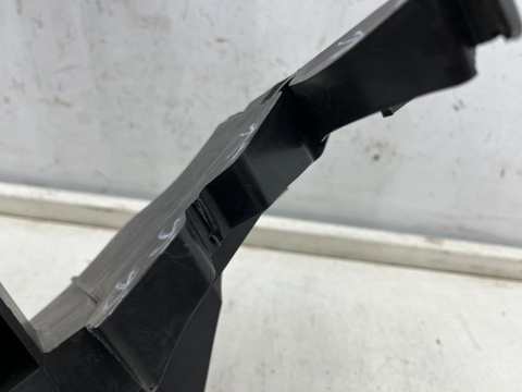 Ślizg Audi A4 B8 07-11r. LEWE przednie mocowanie reflektora okular wspornik pasa pod lampę lewy przód 8k0805607l