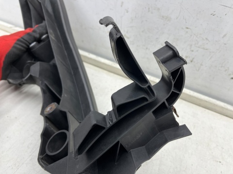 Ślizg Audi A4 B8 07-11r. LEWE przednie mocowanie reflektora okular wspornik pasa pod lampę lewy przód 8k0805607l