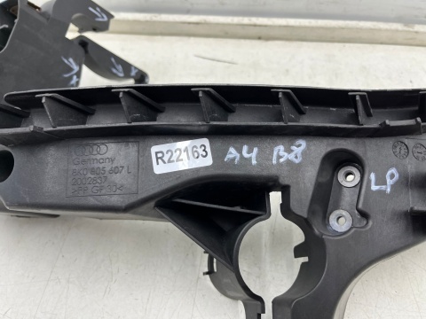 Ślizg Audi A4 B8 07-11r. LEWE przednie mocowanie reflektora okular wspornik pasa pod lampę lewy przód 8k0805607l