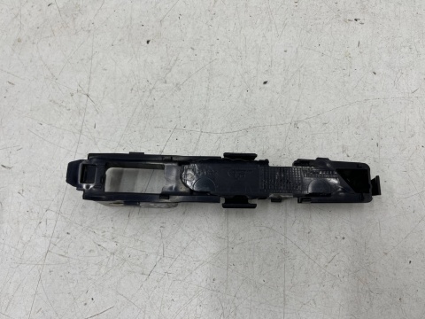 Ślizg BMW F10 F11 10-17r. lewe mocowanie nakładki ozdobnej błotnika przedniego lewy przód 7336645