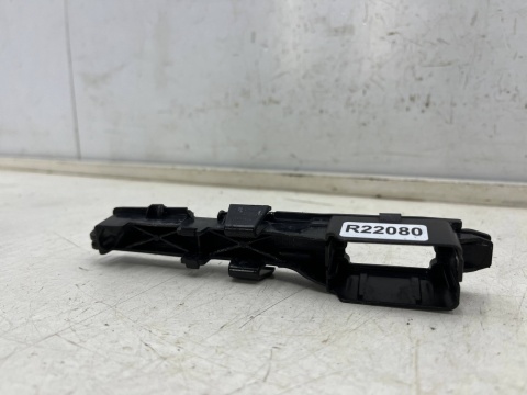 Ślizg BMW F10 F11 10-17r. lewe mocowanie nakładki ozdobnej błotnika przedniego lewy przód 7336645