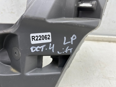 Ślizg Skoda Octavia IV 4 LIFT 24r.- LEWE przednie mocowanie atrapy zderzaka wspornik uchwyt lewy przód 5e3807055b Ślizg Skoda Octavia IV 4 LIFT 24r.- LEWE przednie mocowanie atrapy zderzaka wspornik uchwyt lewy przód 5e3807055b