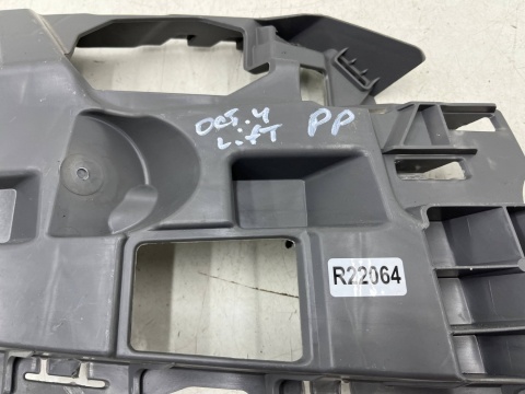 Ślizg Skoda Octavia IV 4 LIFT 24r.- PRAWE przednie mocowanie atrapy zderzaka wspornik uchwyt prawy przód 5e3807056b