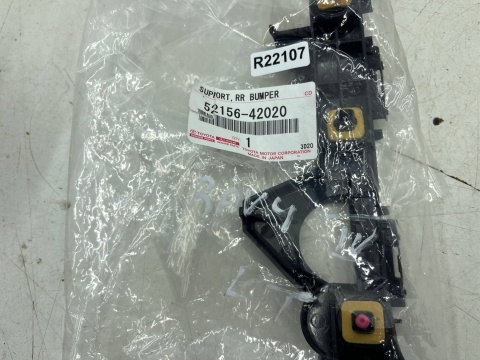 Ślizg Toyota RAV4 IV 13-19r. lewe tylne mocowanie zderzaka wspornik lewy tył 52156-42020