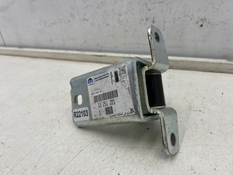 Zawias drzwi Opel Meriva B 10-17r. NOWY gorny zawias prawych przednich drzwi prawy przód 13251221