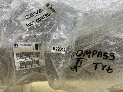 Zderzak tylny Jeep Compass 2 II 16r.- tył PDC dokładka dolna nowy oryginalny 52157957 Zderzak tylny Jeep Compass 2 II 16r.- tył PDC dokładka dolna nowy oryginalny 52157957