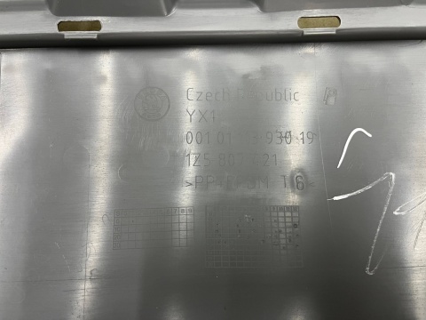 Zderzak tylny Skoda Octavia 2 II Sedan 04-09r. Przedlift tył nowy oryginalny 1Z5807421 Zderzak tylny Skoda Octavia 2 II Sedan 04-09r. Przedlift tył nowy oryginalny 1Z5807421