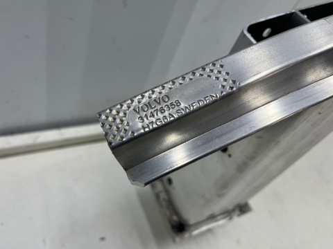 Belka zderzaka Volvo S60 III sedan V60 II kombi 18-24r. przednie dolne wzmocnienie zderzaka pasa dolna belka chłodnicy przód Belka zderzaka Volvo S60 III sedan V60 II kombi 18-24r. przednie dolne wzmocnienie zderzaka pasa dolna belka chłodnicy przód