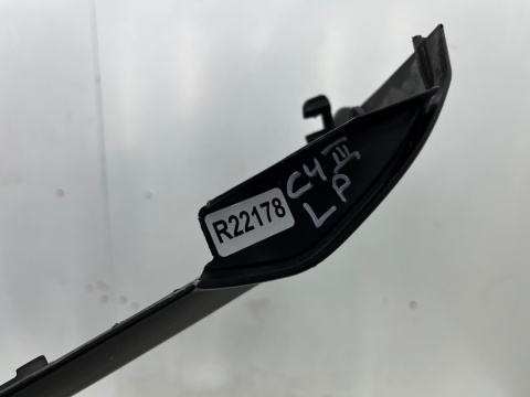 Listwa Citroen C4 III 20r.- lewy przedni rant nadkola błotnika nakładka lewy przód 9832959080 Listwa Citroen C4 III 20r.- lewy przedni rant nadkola błotnika nakładka lewy przód 9832959080