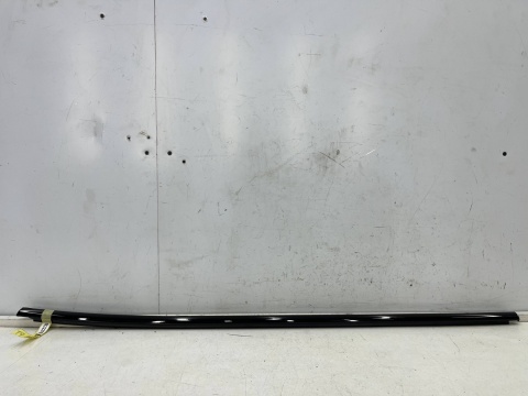 Listwa Skoda Enyaq iV 20r.- prawa tylna listwa zgarniająca uszczelka zewnętrzna szyby drzwi prawy tył Listwa Skoda Enyaq iV 20r.- prawa tylna listwa zgarniająca uszczelka zewnętrzna szyby drzwi prawy tył