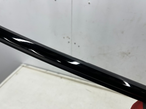 Listwa Skoda Enyaq iV 20r.- prawa tylna listwa zgarniająca uszczelka zewnętrzna szyby drzwi prawy tył Listwa Skoda Enyaq iV 20r.- prawa tylna listwa zgarniająca uszczelka zewnętrzna szyby drzwi prawy tył