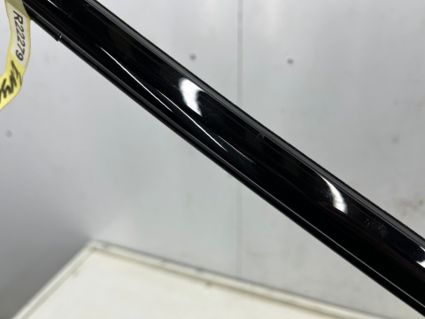 Listwa Skoda Enyaq iV 20r.- prawa tylna listwa zgarniająca uszczelka zewnętrzna szyby drzwi prawy tył Listwa Skoda Enyaq iV 20r.- prawa tylna listwa zgarniająca uszczelka zewnętrzna szyby drzwi prawy tył