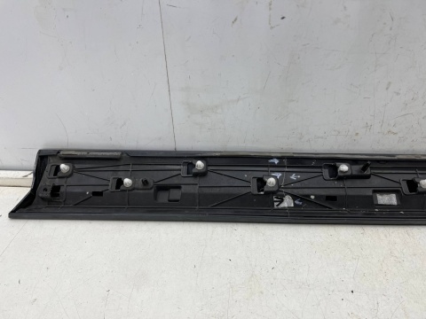 Listwa Skoda Superb 3 III sedan kombi SPORTLINE 15-24r. lewa przednia listwa dolna drzwi lewy przód 3v0854939