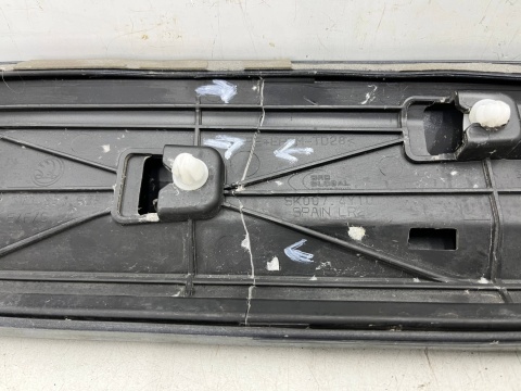 Listwa Skoda Superb 3 III sedan kombi SPORTLINE 15-24r. lewa przednia listwa dolna drzwi lewy przód 3v0854939