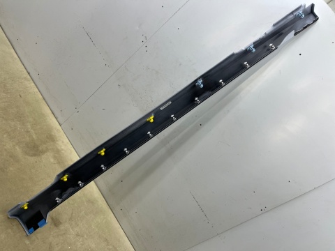 Nakładka progu Audi A6 C8 18-25r. NOWA prawa listwa progowa prawy próg zewnętrzny 4k0853856