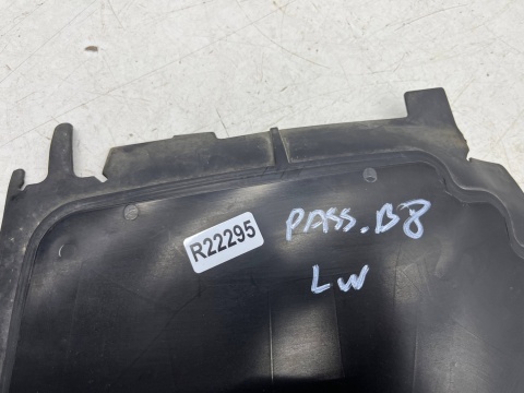 Osłona chłodnicy WV Passat B8 14-19r. LEWA kierownica powietrza pasa przedniego wlot atrapy oryginalna 3g0121283c