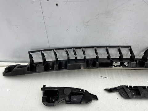 Ślizg Skoda Superb 3 III kombi 15-24r. tylne środkowe mocowanie i boczne wspornik uchwyt zderzaka tył KOMPLET Ślizg Skoda Superb 3 III kombi 15-24r. tylne środkowe mocowanie i boczne wspornik uchwyt zderzaka tył KOMPLET