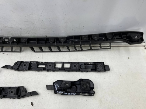 Ślizg Skoda Superb 3 III kombi 15-24r. tylne środkowe mocowanie i boczne wspornik uchwyt zderzaka tył KOMPLET Ślizg Skoda Superb 3 III kombi 15-24r. tylne środkowe mocowanie i boczne wspornik uchwyt zderzaka tył KOMPLET