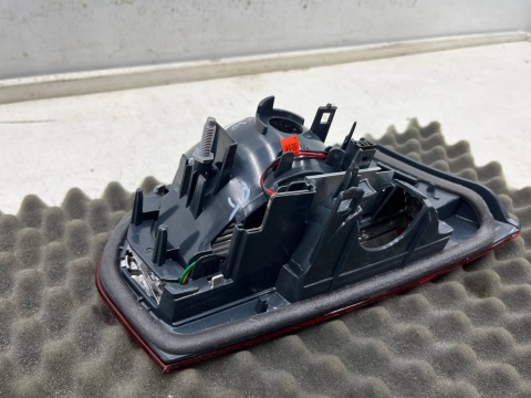 Lampa BMW 3 F30 sedan F31 kombi M3 F80 11-15r. NOWA prawa tylna w klapę bagażnika LED oryginalna EU 7372794 Lampa BMW 3 F30 sedan F31 kombi M3 F80 11-15r. NOWA prawa tylna w klapę bagażnika LED oryginalna EU 7372794