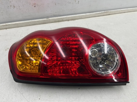 Lampa Mitsubishi L200 KA KB 05-15r. PRAWA tylna w błotnik oryginalna prawy tył EUROPA