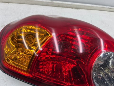 Lampa Mitsubishi L200 KA KB 05-15r. PRAWA tylna w błotnik oryginalna prawy tył EUROPA