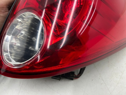 Lampa Mitsubishi L200 KA KB 05-15r. PRAWA tylna w błotnik oryginalna prawy tył EUROPA