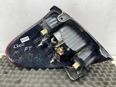 Lampa Mitsubishi L200 KA KB 05-15r. PRAWA tylna w błotnik oryginalna prawy tył EUROPA