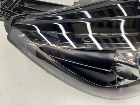 Lampa reflektor Peugeot 308 II T9 13-21r. PRAWA przednia FULL LED Europa prawy przód 9677832380