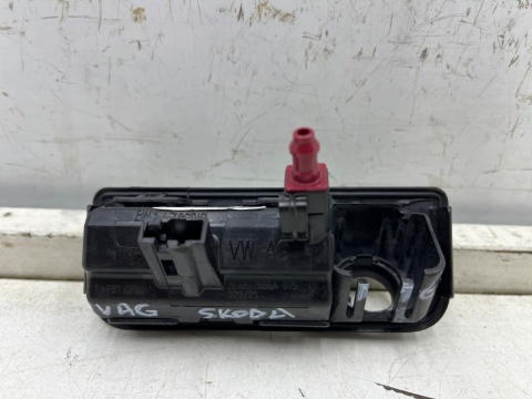 Klamka otwierania klapy VW Golf ID.4 ID.5 Buzz Passat Tiguan Octavia Superb Formentor 21r.- przycisk mikrostyk klapy bagażnika