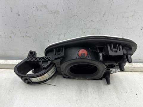 Klapka wlewu paliwa Cupra Formentor 20r.- osłona gniazda ładowania w błotnik 5ff809363