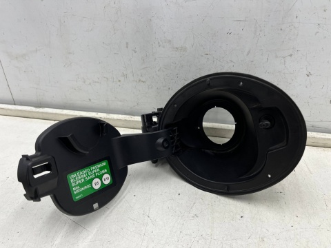 Klapka wlewu paliwa Mazda CX-30 CX30 2019r.- silniczek zamek blokada dgh9-42421