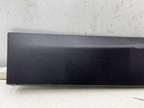 Listwa BMW X1 F48 15-22r. prawa tylna dolna nakładka drzwi prawy tył 7352094