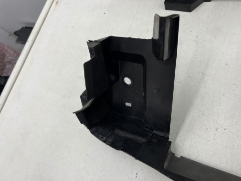 Osłona chłodnicy Mazda 3 IV BP 19r.- górna i dolna kierownica powietrza pasa przedniego wlot atrapy KPL bcka-507m1 bckc-50a21