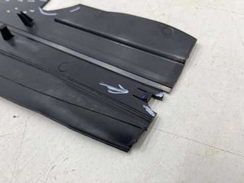 Osłona chłodnicy Peugeot 208 II 19r.- górna, dolna i prawa kierownica powietrza pasa przedniego 9828037080