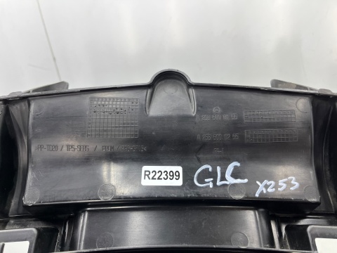 Osłona pasa Mercedes GLC I w253 x253 15-22r. kierownica powietrza nakladka górny wlot a2535000155 a2535000255