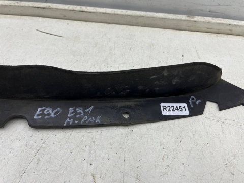 Osłona podwozia BMW E90 E91 M-pakiet 15-24r. prawa tylna osłona dolna uszczelka nadkola 7892698