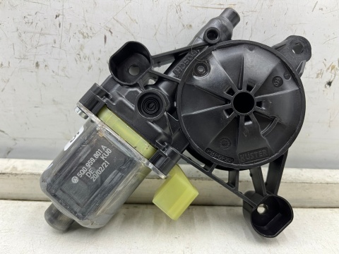 Podnośnik szyb VW Golf Tiguan Audi A3 Q2 Leon Macan 12r.- lewy przedni tylny silniczek podnoszenia szyby 5q0959801a