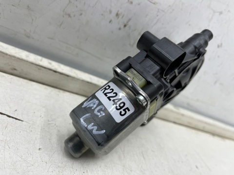 Podnośnik szyb VW Golf Tiguan Audi A3 Q2 Leon Macan 12r.- lewy przedni tylny silniczek podnoszenia szyby 5q0959801a