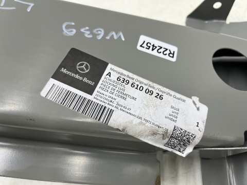 Poszycie Mercedes Vito Viano w639 03-14r. pas tylny lewe tylne wzmocnienie słupku D panel mocowanie odbojnika NOWE ORYGINALNE