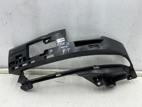 Ślizg Peugeot 508 II SW kombi 18r.- prawe tylne dolne mocowanie kosz przeciwmgielnego światła zderzaka wspornik prawy tył