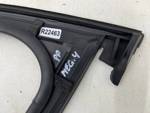 Uszczelka Renault Megane 4 IV 16-24r. guma szyby ramki prawych przednich drzwi prawy przód NIE USZKODZONA 803312944r