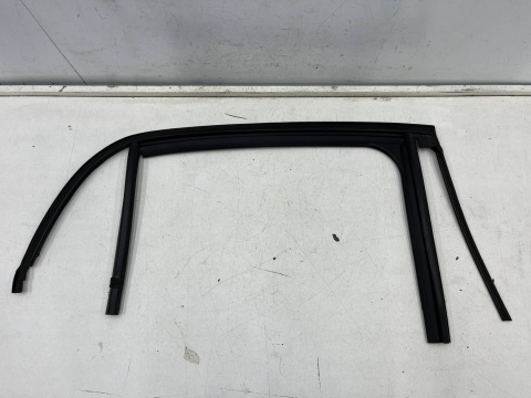 Uszczelka Renault Megane 4 IV HB Sedan 16-24r. guma szyby ramki prawych tylnych drzwi prawy tył NIE USZKODZONA