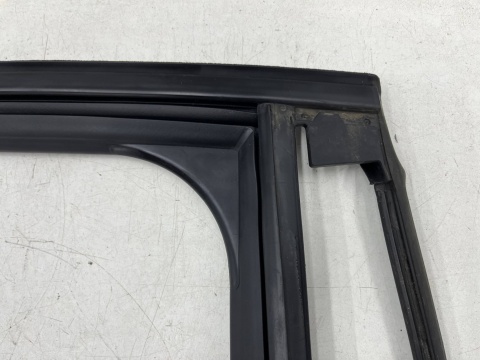 Uszczelka Renault Megane 4 IV HB Sedan 16-24r. guma szyby ramki prawych tylnych drzwi prawy tył NIE USZKODZONA