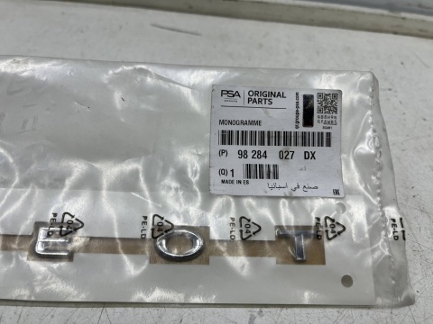 Znaczek Peugeot 208 II 2008 II 19-23r. NOWY napis znaczek emblemat na klapę bagażnika ORYGNALNY 98284027dx