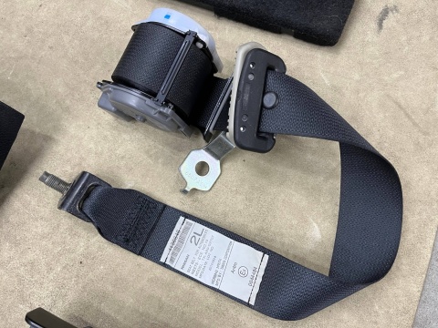 Fotele Nissan X-Trail III T32 Rogue 13-21r. przeróbka na 7 osobowy kanapa trzeci 3 rząd skórzana boczki mocowania pasy komplet