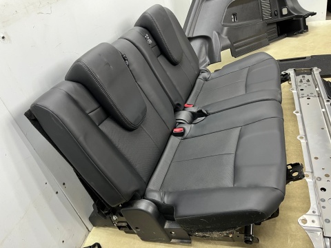 Fotele Nissan X-Trail III T32 Rogue 13-21r. przeróbka na 7 osobowy kanapa trzeci 3 rząd skórzana boczki mocowania pasy komplet