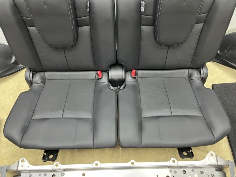 Fotele Nissan X-Trail III T32 Rogue 13-21r. przeróbka na 7 osobowy kanapa trzeci 3 rząd skórzana boczki mocowania pasy komplet