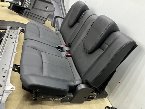 Fotele Nissan X-Trail III T32 Rogue 13-21r. przeróbka na 7 osobowy kanapa trzeci 3 rząd skórzana boczki mocowania pasy komplet