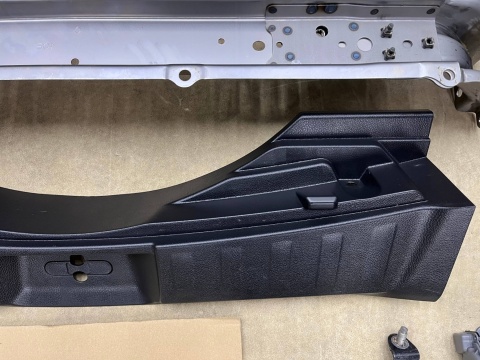 Fotele Nissan X-Trail III T32 Rogue 13-21r. przeróbka na 7 osobowy kanapa trzeci 3 rząd skórzana boczki mocowania pasy komplet